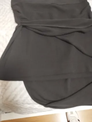 Falda corta asimétrica negra