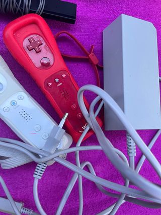 Lote Consola Nintendo Wii + Accesorios y Juegos