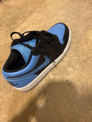 Zapatillas Jordan 1 Low Azul y Negro