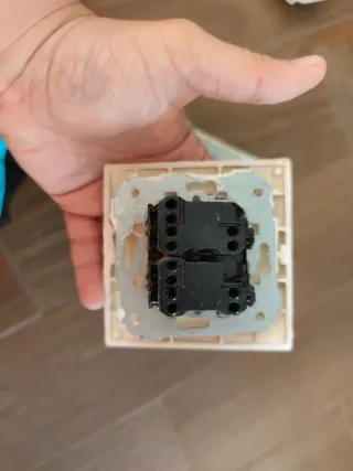 Interruptores y enchufe de antena