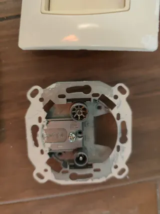 Interruptores y enchufe de antena