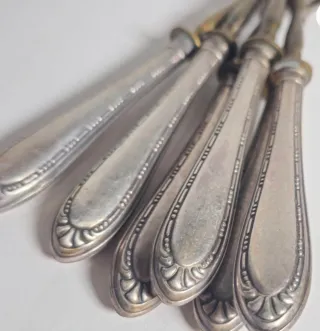 Juego de 12 cucharas de postre antiguas.Plata 800.