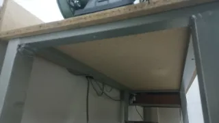 Banco de trabajo con entrepaño soldada