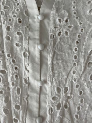 Camisa blanca mujer bordada