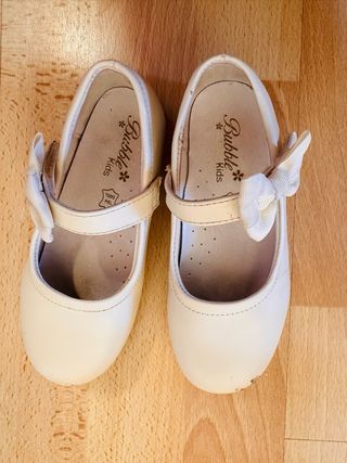 Zapato niña beige con lazo Talla 28