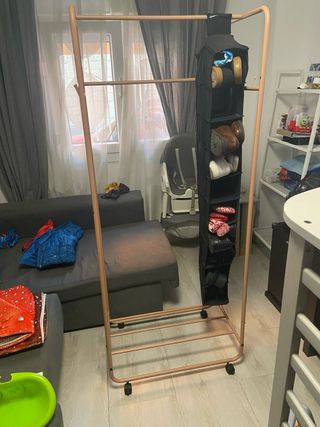 Perchero de ropa con organizador - gratis