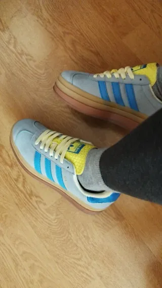 Adidas Gazelle Celeste y Azul