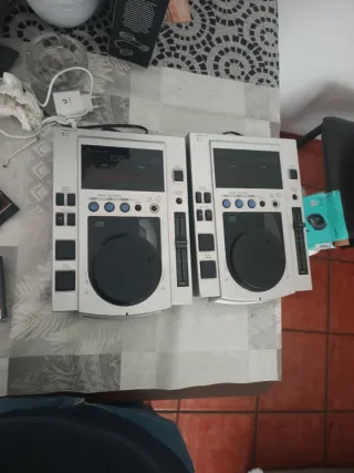 2 Pioneer CDJ-100S