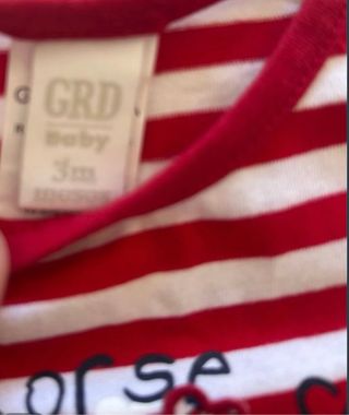 T-shirt bebé riscas vermelhas com cavalo-mar