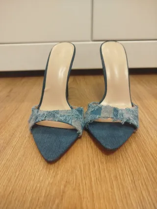Tacones vaqueros.
