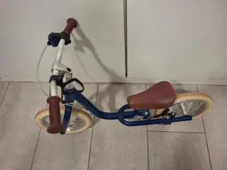 Bicicleta sin pedales azul