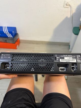 Xbox 360 Elite Negra + 2 Mandos + Juegos