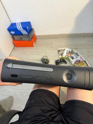 Xbox 360 Elite Negra + 2 Mandos + Juegos