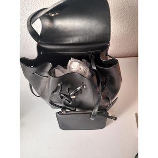 Mochila saco cuero negra