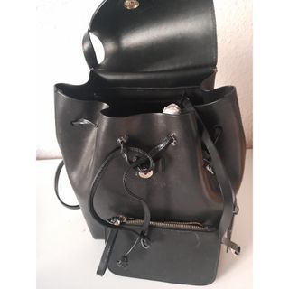 Mochila saco cuero negra