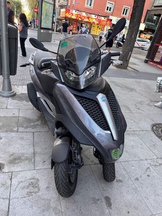 Piaggio MP3 gris
