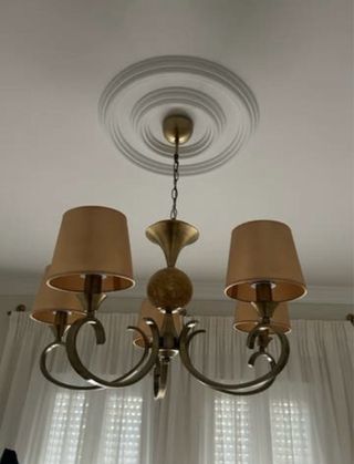 Lámpara de techo dorada para dormitorio