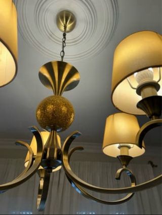 Lámpara de techo dorada para dormitorio