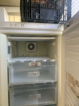 Congelador vertical blanco