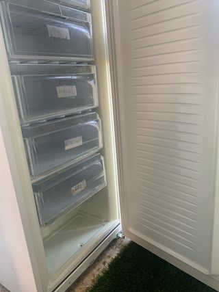 Congelador vertical blanco