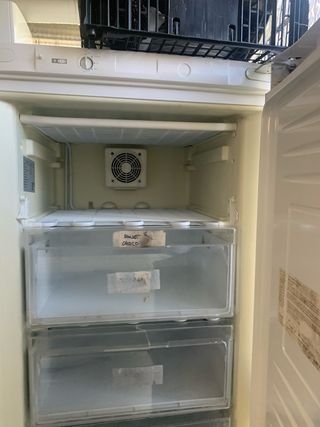 Congelador vertical blanco