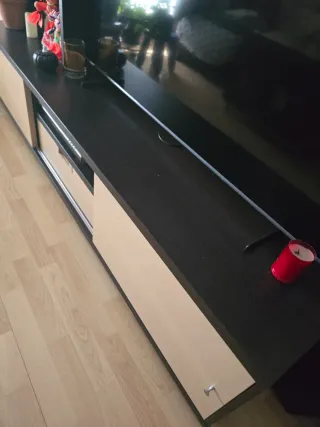 Mueble de salón wengué y beige