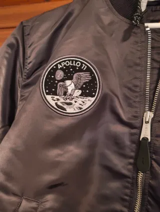 Chaqueta Alpha Industries con parches
