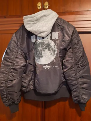 Chaqueta Alpha Industries con parches