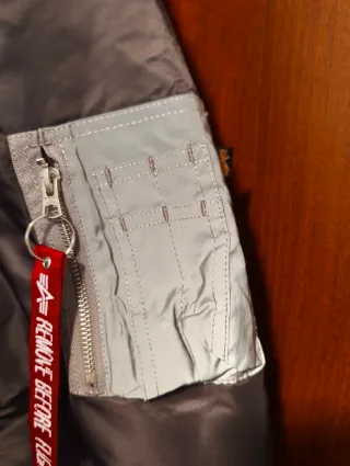 Chaqueta Alpha Industries con parches