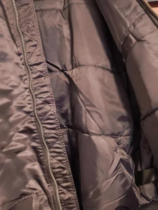 Chaqueta Alpha Industries con parches