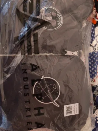 Chaqueta Alpha Industries con parches