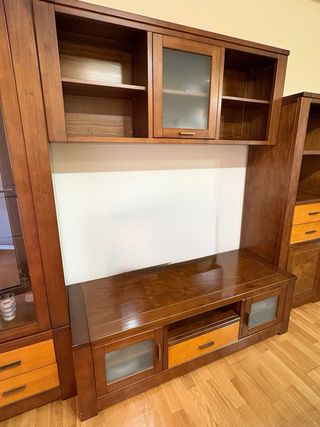 Muebles de salón madera y cristal. 335x 210x58cm