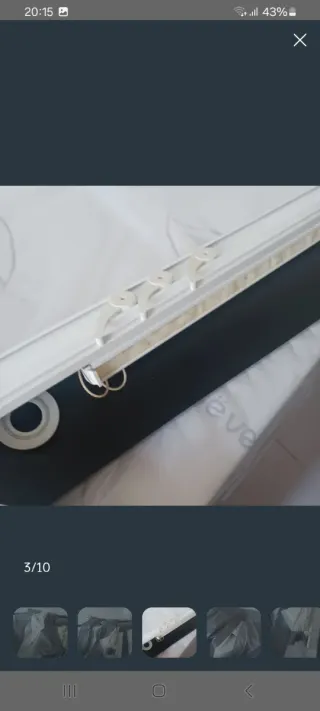 Cortina y barra corredera gris y blanca