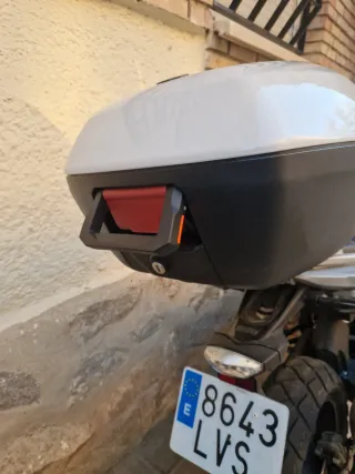 Baúl Top Case BMW 30L Negro/Blanco