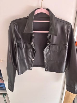 Chaqueta efecto piel negra Talla S