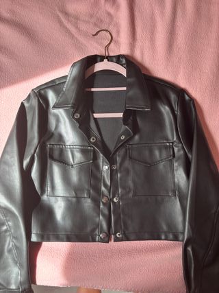 Chaqueta efecto piel negra Talla S
