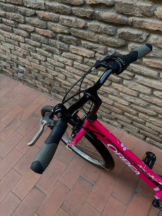 Bicicleta Orbea infantil rosa con guardabarros