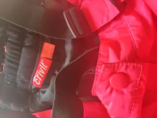 Pantalones de esquí rosas con tirantes