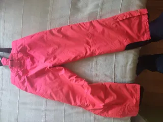 Pantalones de esquí rosas con tirantes