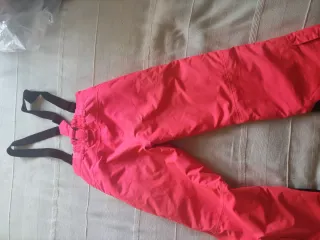 Pantalones de esquí rosas con tirantes