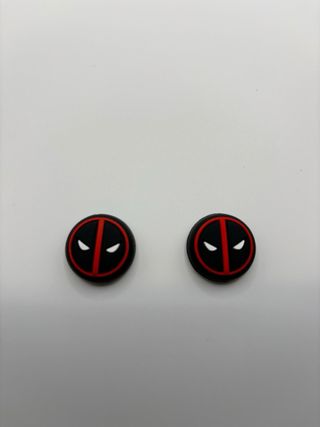 Grips para joysticks de mando PS5 diseño Deadpool