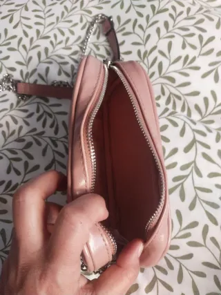 Bolso rosa acolchado Stradivarius con cadena