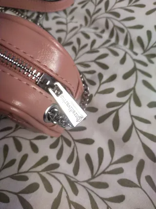 Bolso rosa acolchado Stradivarius con cadena