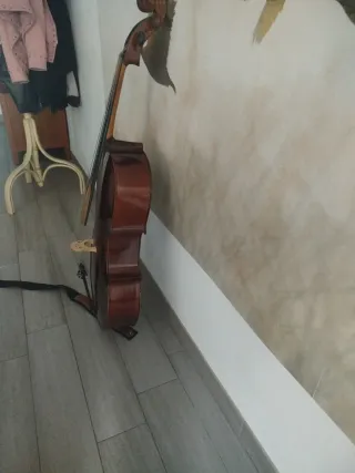 Violonchelo 3/4 poco usado con todos los accesorio