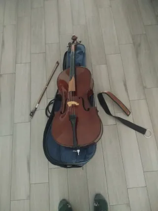 Violonchelo 3/4 poco usado con todos los accesorio