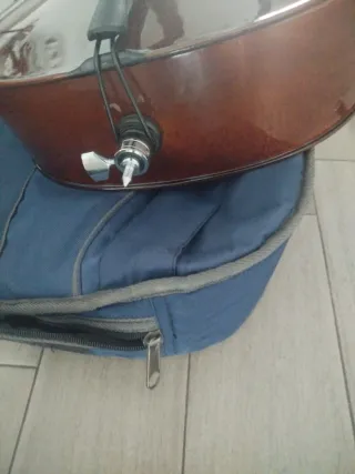 Violonchelo 3/4 poco usado con todos los accesorio