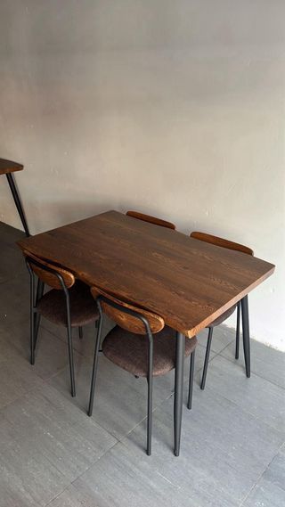 Tavolo da pranzo e 4 sedie