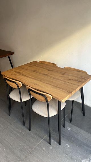 Tavolo da pranzo e 4 sedie