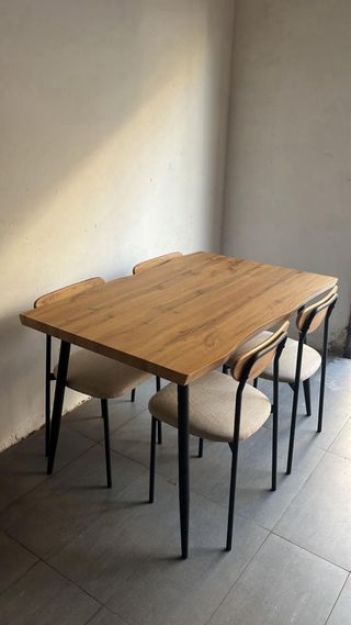 Tavolo da pranzo e 4 sedie