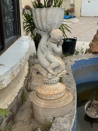 Fuente de piedra para estanque o piscina